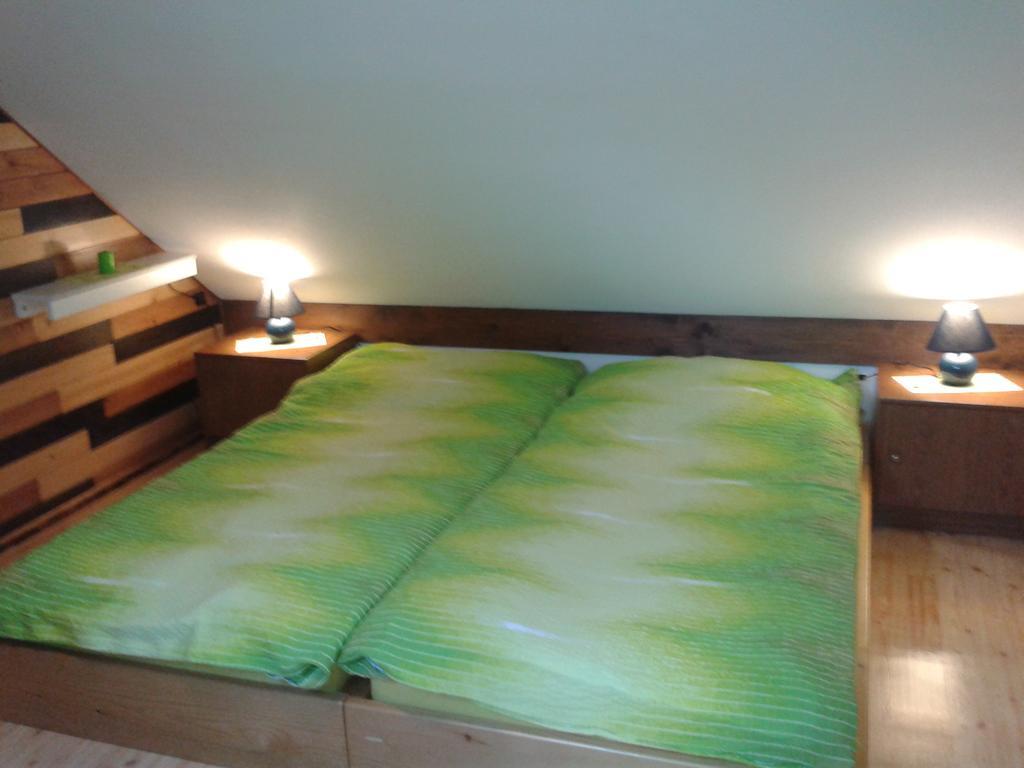 Holiday Home Prdelanca Luče Habitación foto